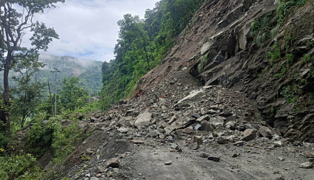 देशका यी सडक खण्ड हाल अवरुद्ध (सूचीसहित)