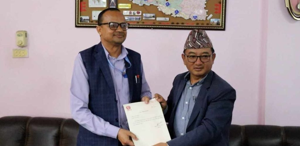 मुख्यमन्त्री लामाले बुझाए राजीनामा