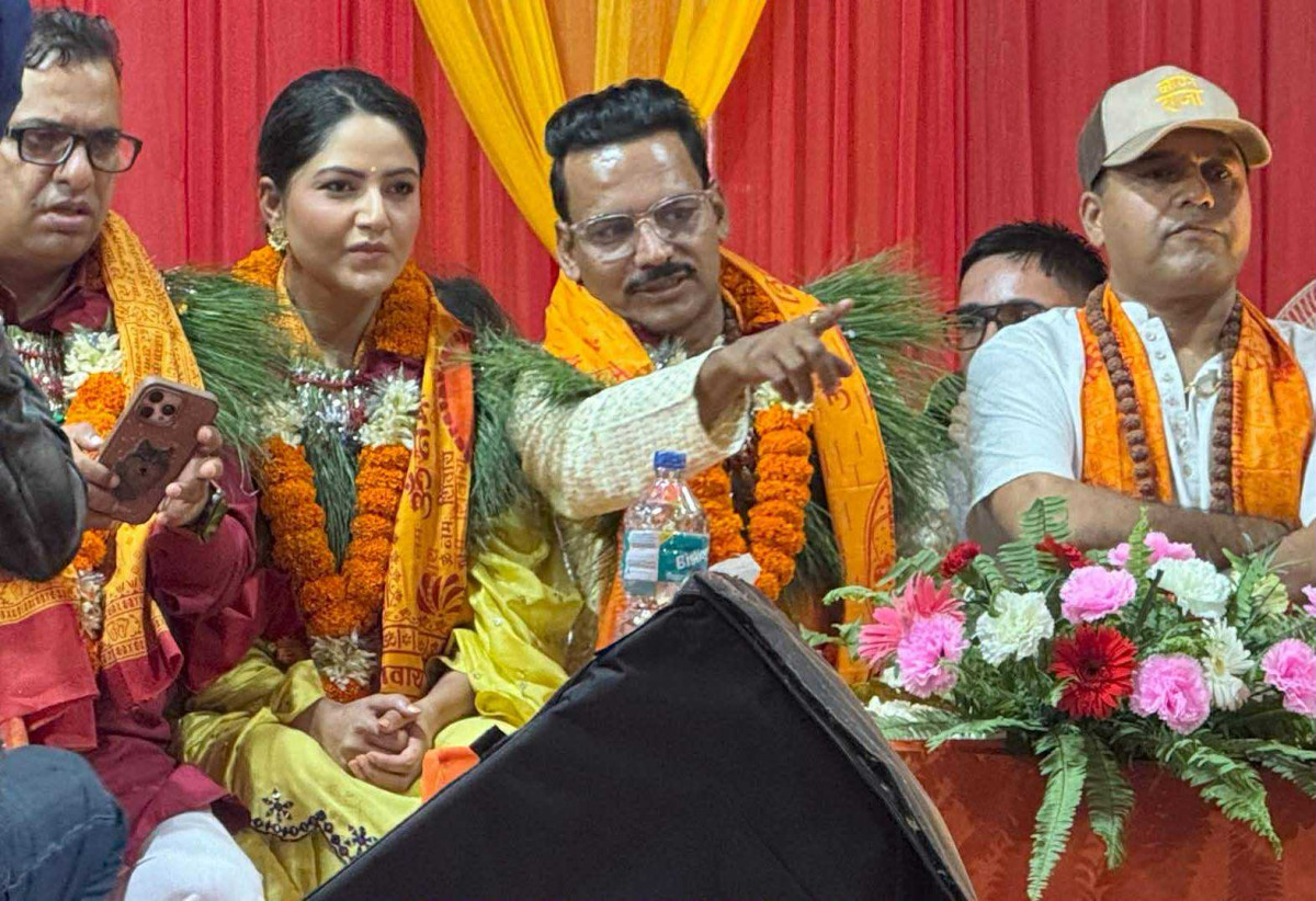 माग्ने बुढाले गरे ज्ञान विराट महायज्ञमा पुगेर आर्थिक सहयोग