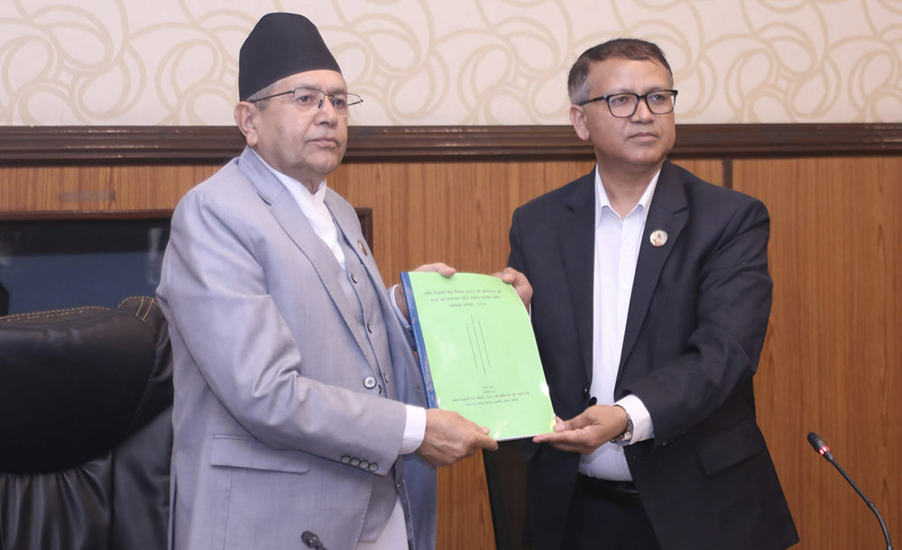 कुलिङ पिरियडमा हेरफेर प्रकरणको छानबिन समितिले सभामुखलाई बुझायो प्रतिवेदन