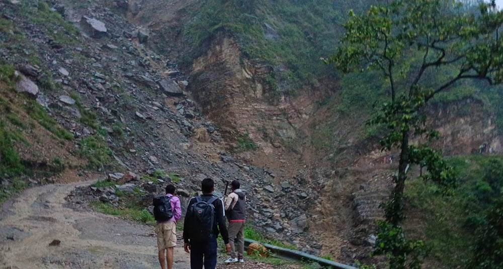 कालीकोटस्थित जुम्ला-सुर्खेत सडकखण्ड अवरुद्ध