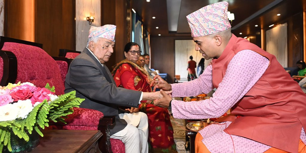 राष्ट्रपतिले फेरे जनै, बाँधे रक्षाबन्धन