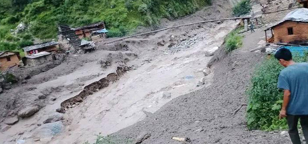 बाजुरामा बाढीले ११ घर बगायो